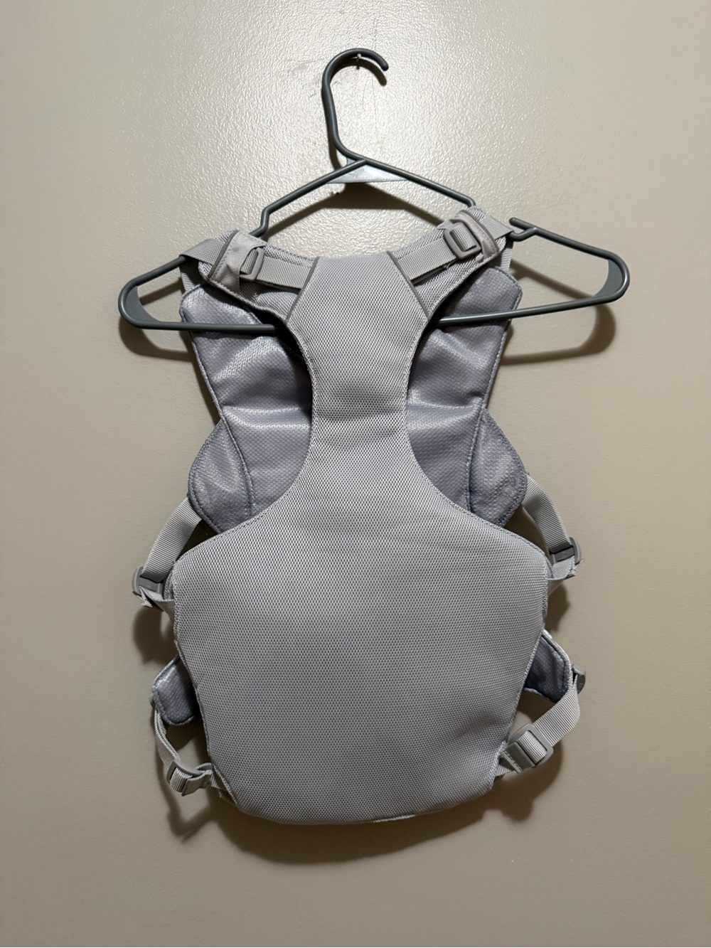 RuffWear Swamp Cooler Dog Cooling Harness in Light Gray and White - Picture 9 of 10